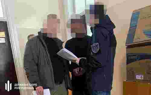 Під час затримання чоловіка в Хмельницькому поліцейський зламав йому ногу та ребро