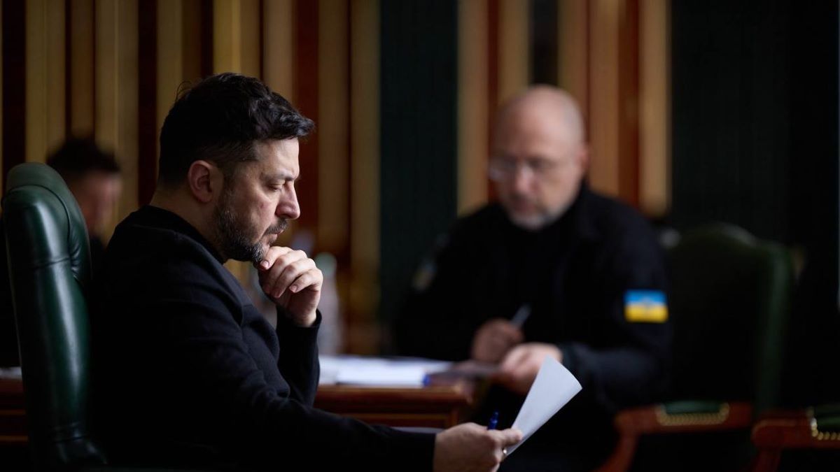 Володимир Зеленський доручив підготувати додатковий захист через загрозу масованого удару Росії