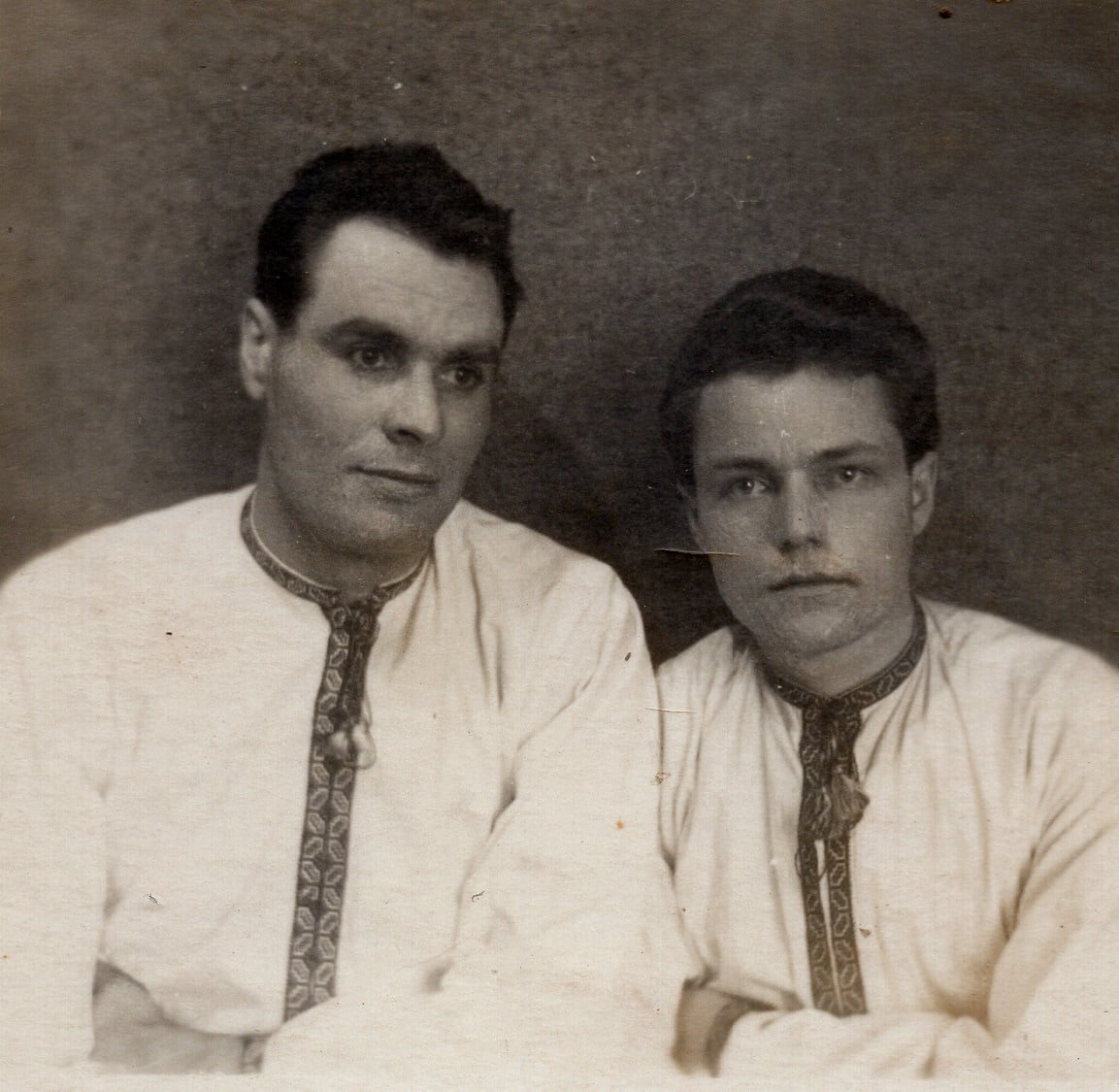 Володимир Чубей (праворуч) з товаришем під час ув’язнення, 30 січня 1955 року. З колекції ГО «Після тиші»