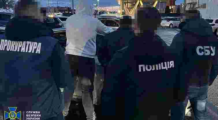 У Львові затримали переправників, які обіцяли вивезти ухилянта в Польщу у вантажівці