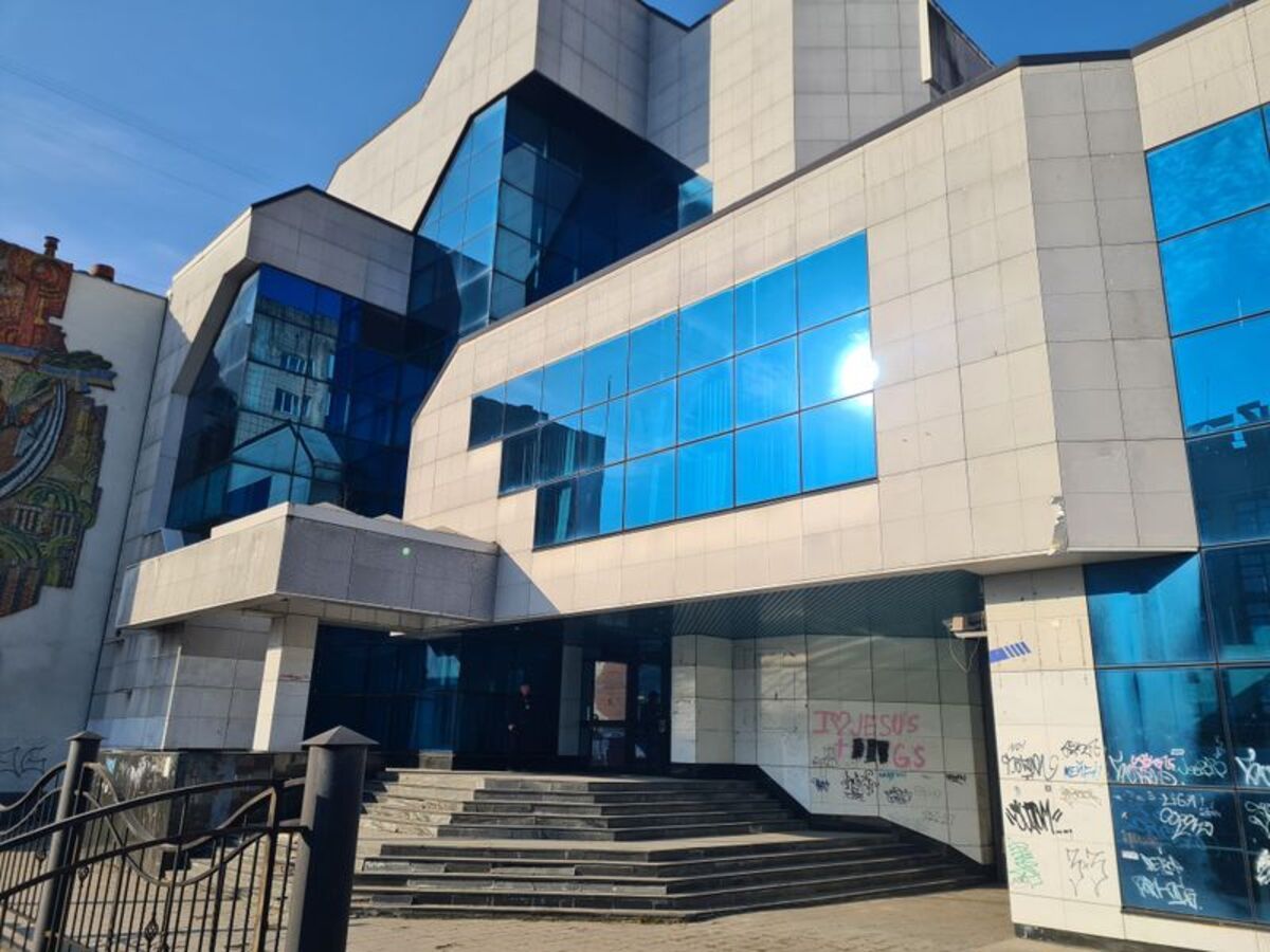 Колишню будівлю банку в центрі Рівного продали за понад 50 млн грн