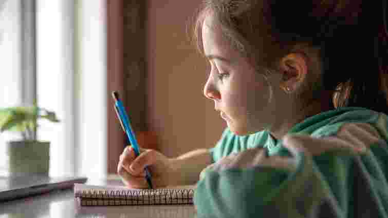 Перевірте, якщо сумніваєтесь: як писати – «востаннє» чи «в останнє»