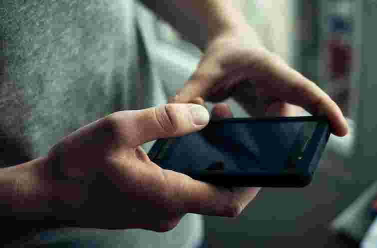 Суд конфіскував телефон у працівника «Укрзалізниці» за розповсюдження інтимних фото