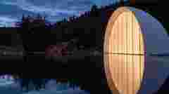 Дзеркальний місяць серед гір: у Китаї побудували унікальну весільну каплицю