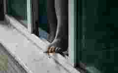 19-річна дівчина випала з 10 поверху та загинула у Франківську 