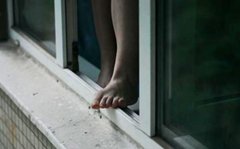 19-річна дівчина випала з 10 поверху та загинула у Франківську 