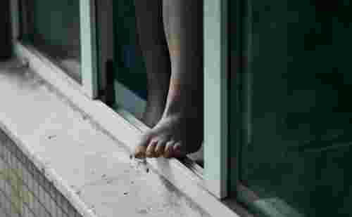 19-річна дівчина випала з 10 поверху та загинула у Франківську 