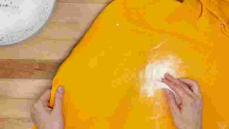 Як миттєво вивести плями від фарби з одягу: простий і дієвий спосіб