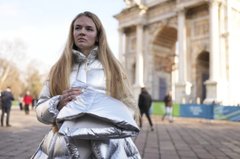 Табличку України на церемонії відкриття Олімпіади-2026 несла росіянка