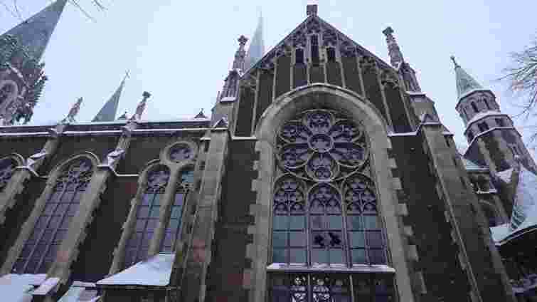 У львівській церкві Ольги і Єлизавети за 300 тис. грн відновлять історичні вітражі