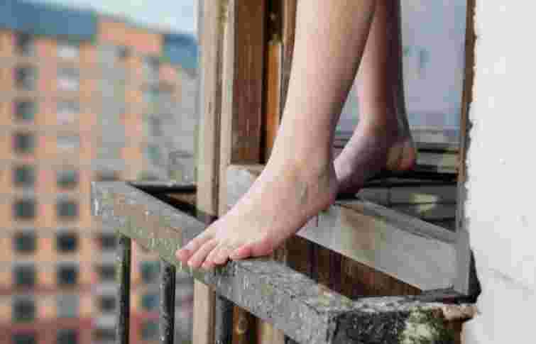 Поліція розслідує самогубство 25-річної мешканки Франківська