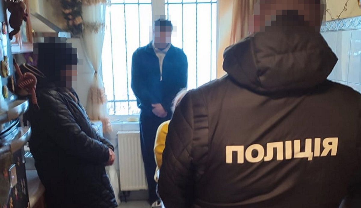 У Львові затримали групу шахраїв, які привласнили квартиру померлого