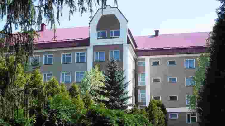 Суд зобов’язав кооператив повернути ліцею 70 га землі на Прикарпатті