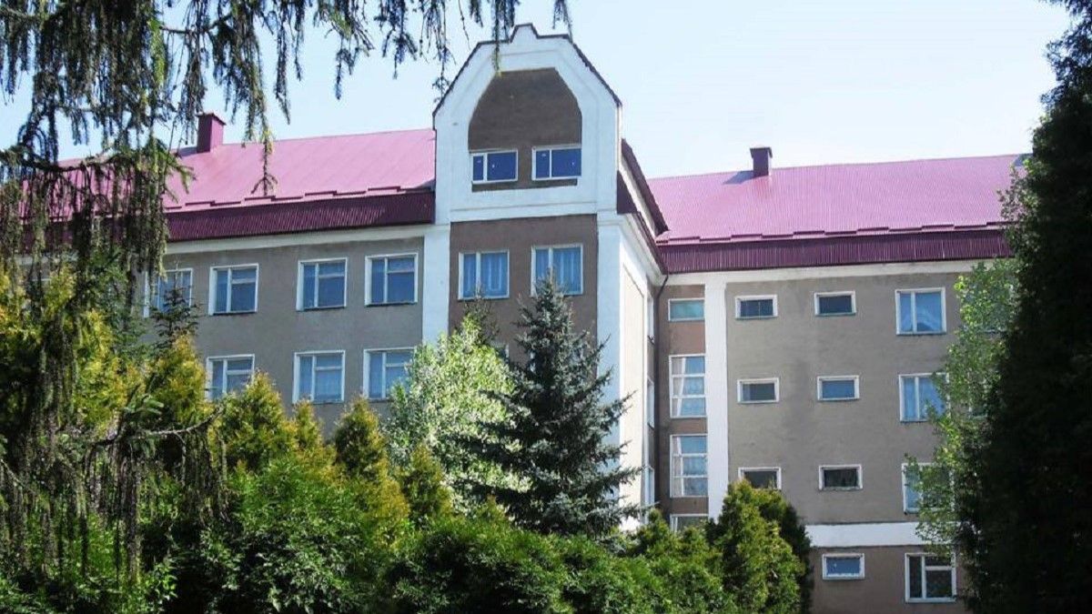 Суд зобов’язав кооператив повернути ліцею 70 га землі на Прикарпатті