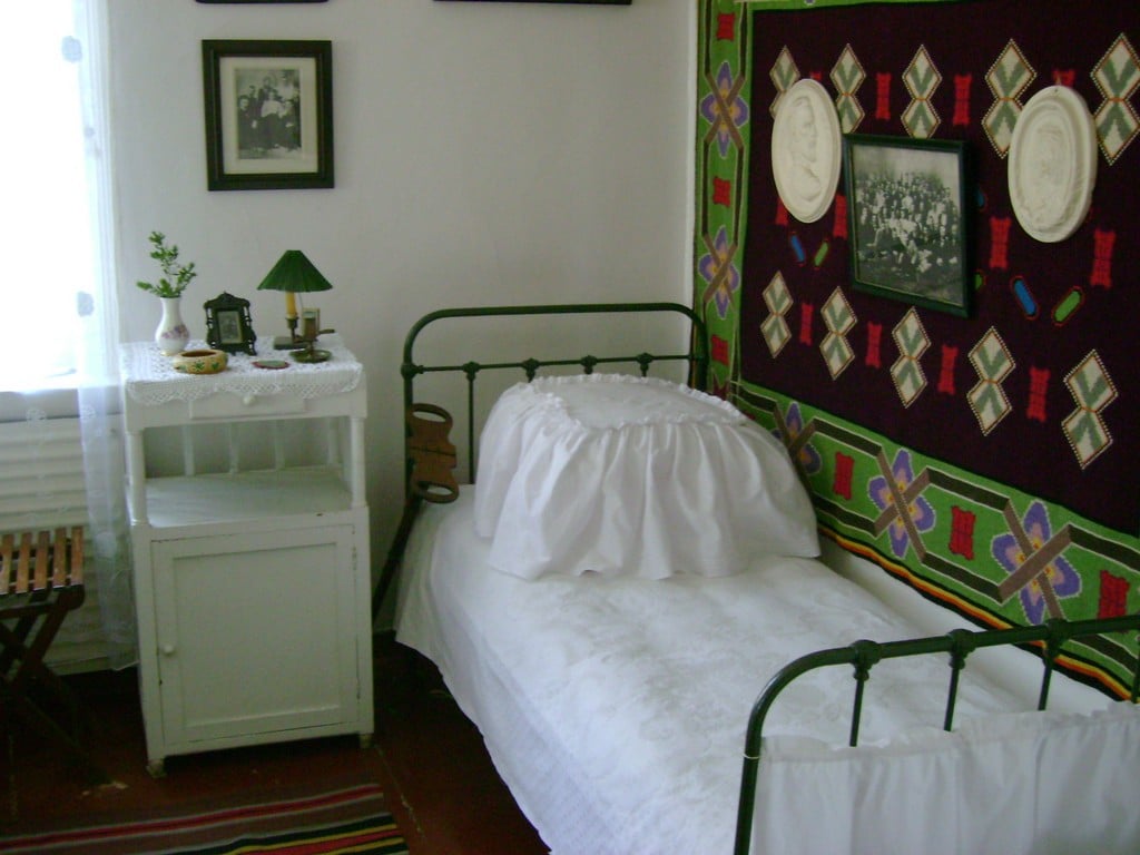 Кімната письменника (фото чернігівського музею Коцюбинського)