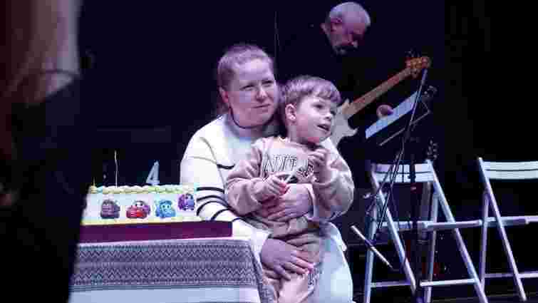 На благодійному концерті у Львові зібрали 2,7 млн грн на лікування 4-річного Марка Гладиша