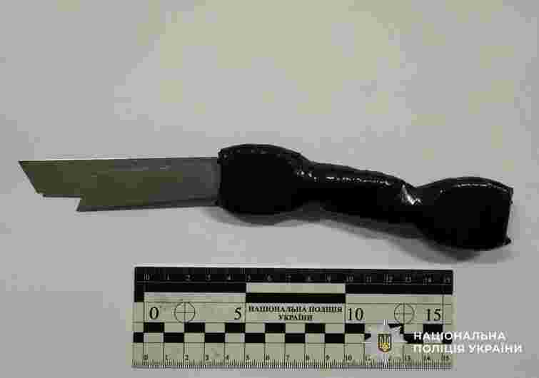 Поліція затримала школяра, який погрожував ножем однокласникам у Мукачеві