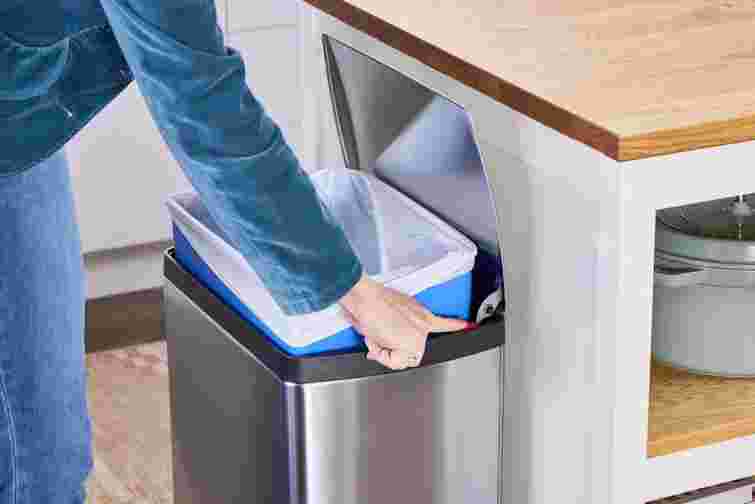 Естетика понад усе: 6 практичних і стильних ідей, як заховати сміттєве відро на кухні