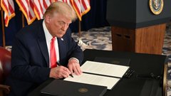 Дональд Трамп продовжив санкції проти Росії ще на рік