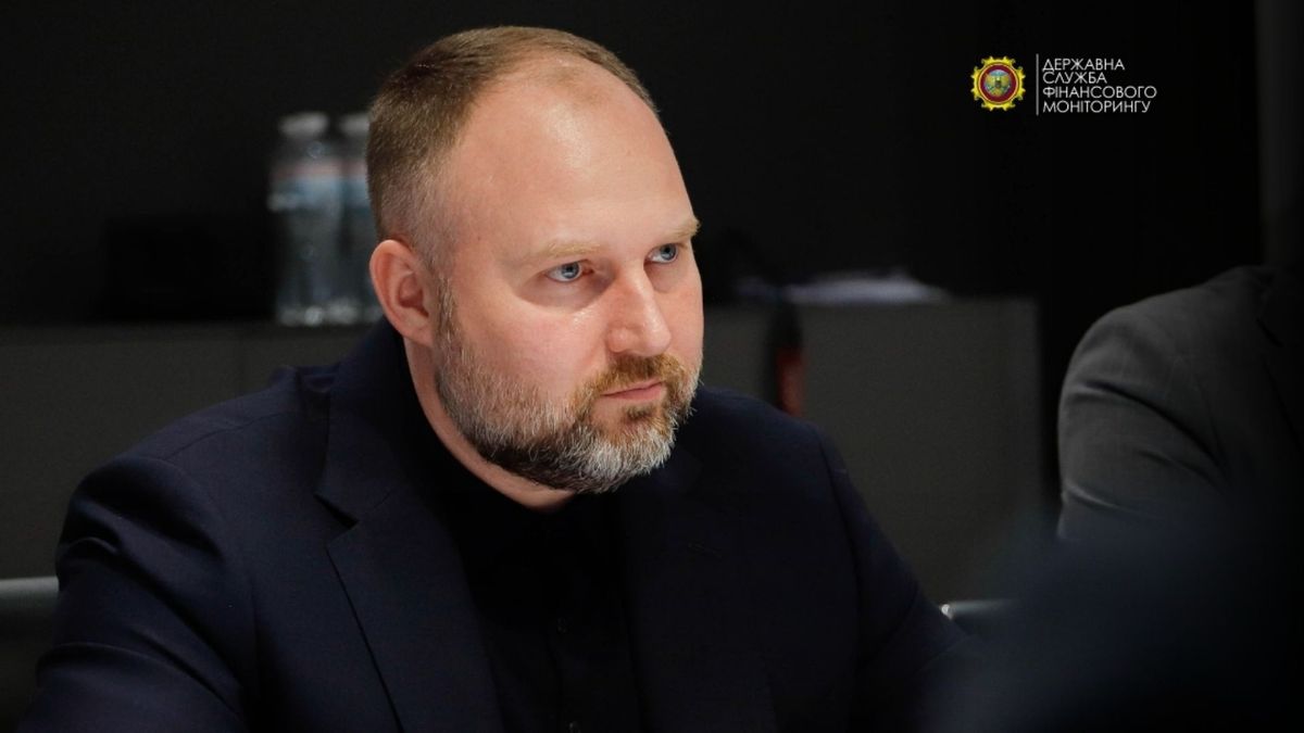 Закордонні відрядження голови Держфінмоніторингу збігалися зі скандалами за участі його установи