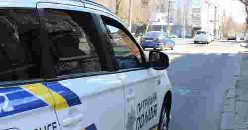 На Буковині невідомий кинув вибухівку в авто поліції 