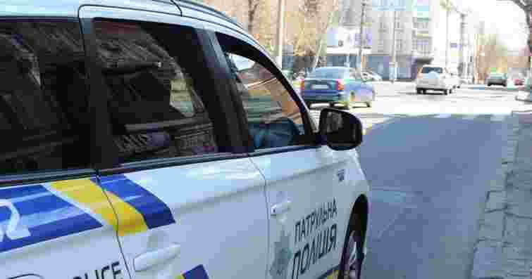 На Буковині невідомий кинув вибухівку в авто поліції 