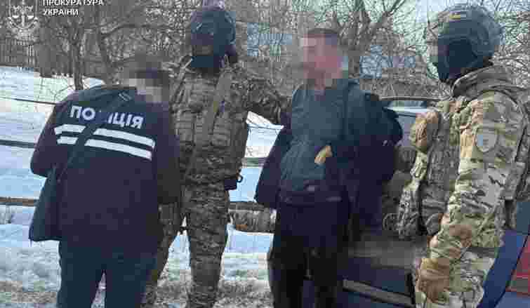 39-річного мешканця Львівщини затримали за вимагання 5 тис. доларів у колишньої