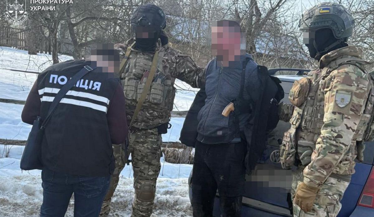 39-річного мешканця Львівщини затримали за вимагання 5 тис. доларів у колишньої