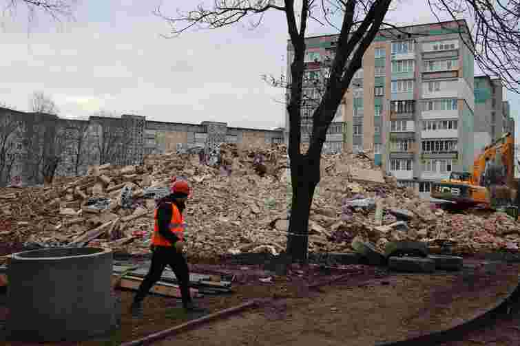 Ділянку під зруйнованим ракетою будинком у Тернополі продадуть на аукціоні