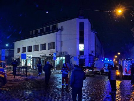 У центрі Львова пролунало кілька вибухів, є загиблі