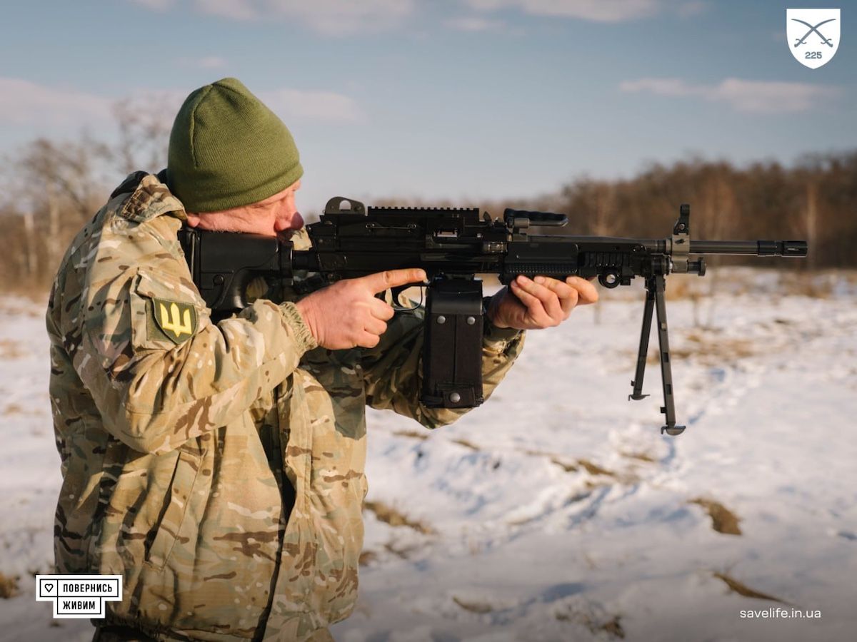 Двоє бійців 225 полку захопили у полон пʼятьох російських піхотинців та командира взводу