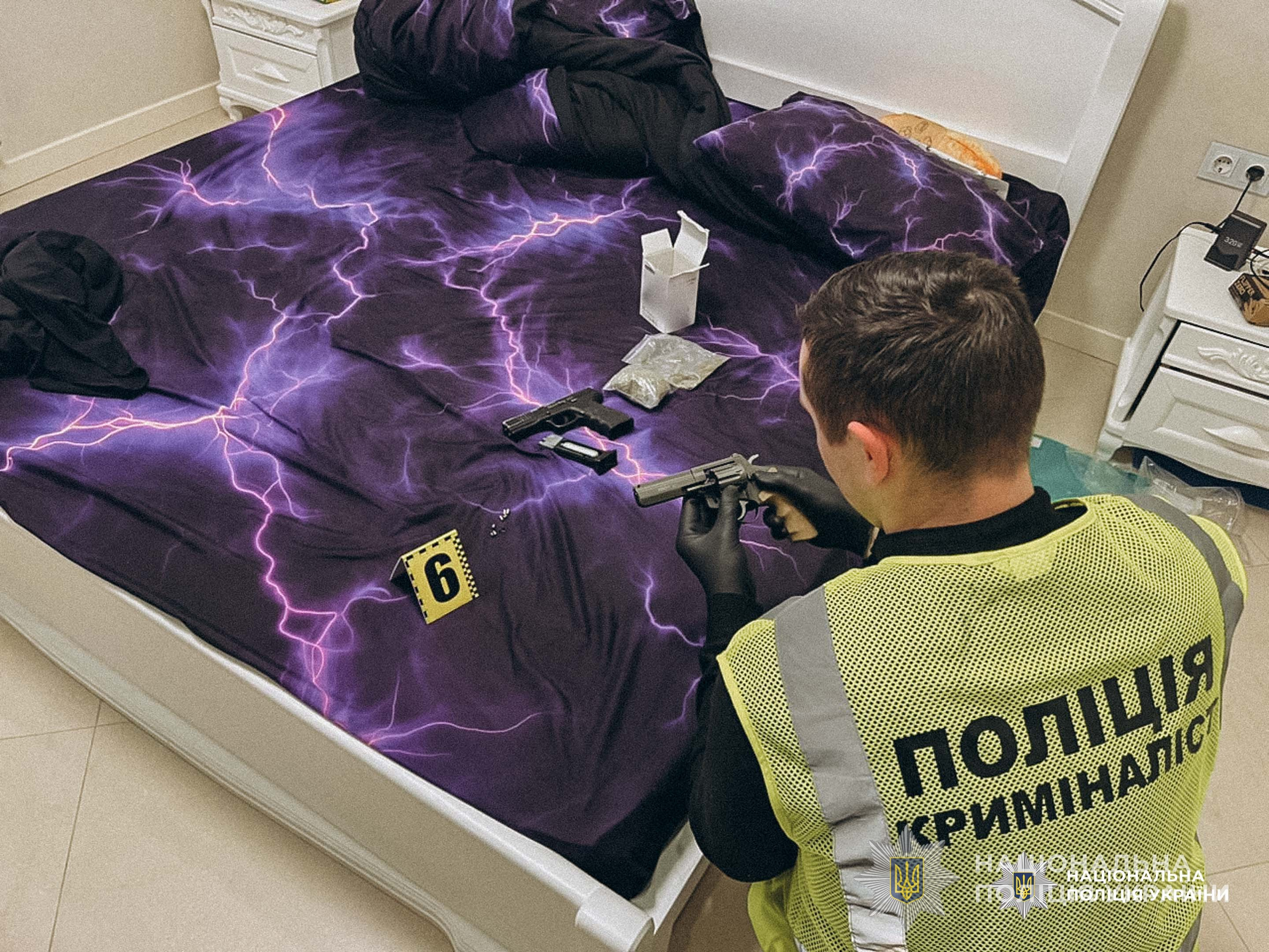 Результати обшуків (фото поліції)