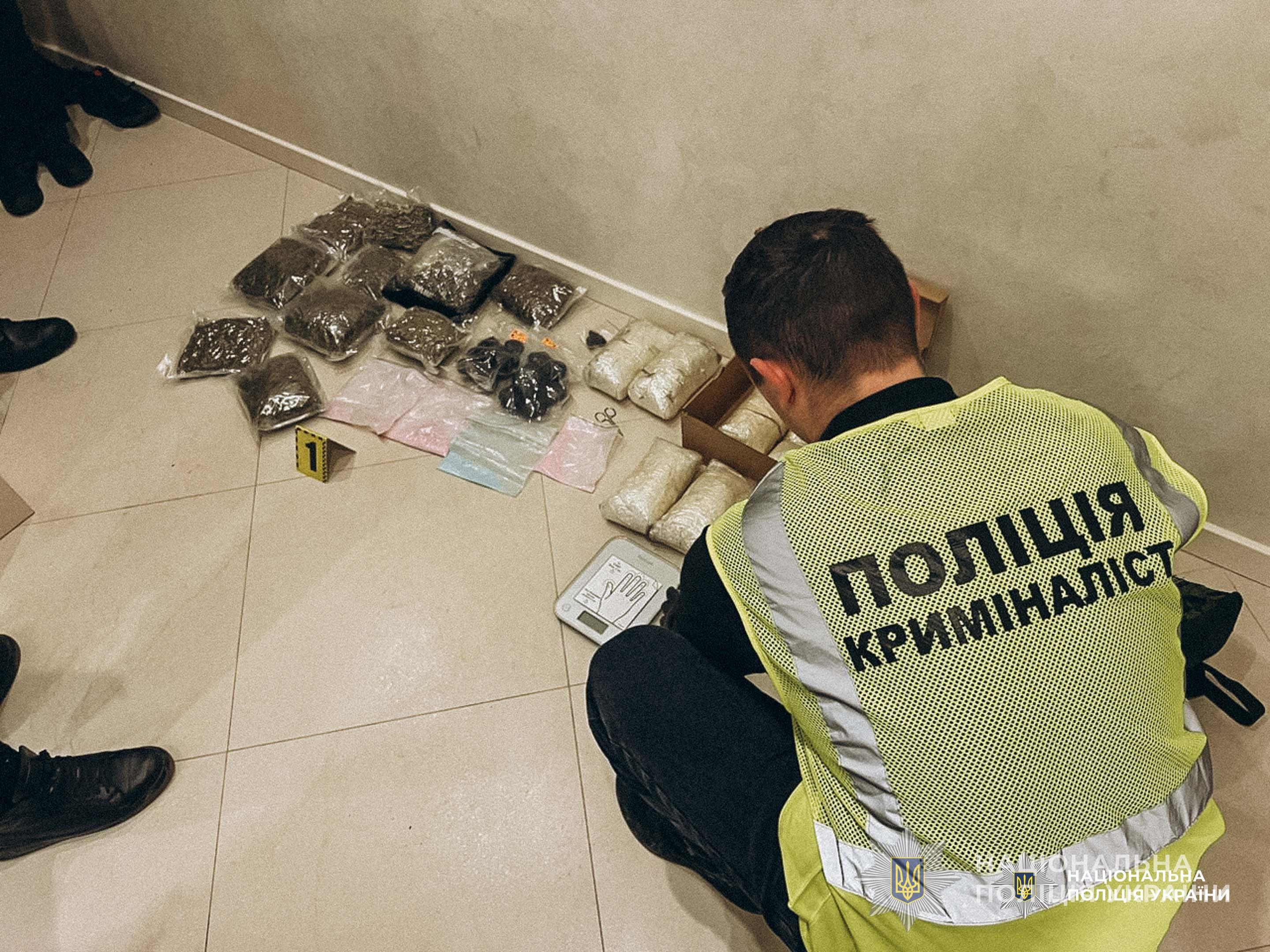 Результати обшуків (фото поліції)