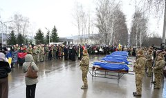 Сім неопізнаних захисників України похоронили на кладовищі у Чернівцях