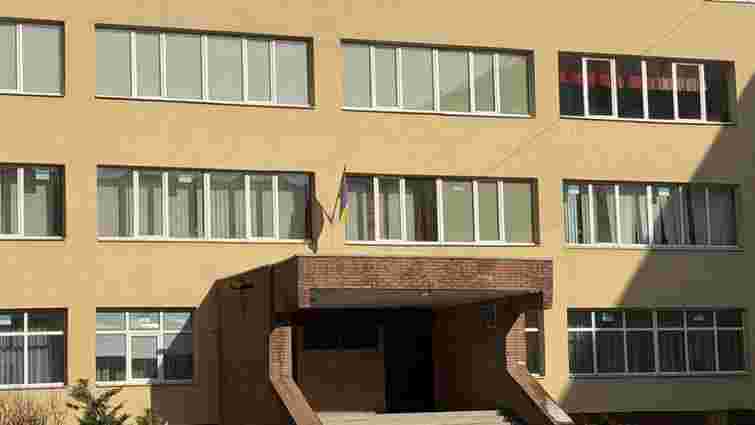 У ліцеї Дніпра стався вибух під час показу боєприпасів, діти отримали травми