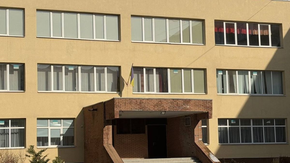 У ліцеї Дніпра стався вибух під час показу боєприпасів, діти отримали травми