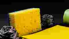 Не доведеться міняти щотижня: як продовжити термін служби губки для миття посуду