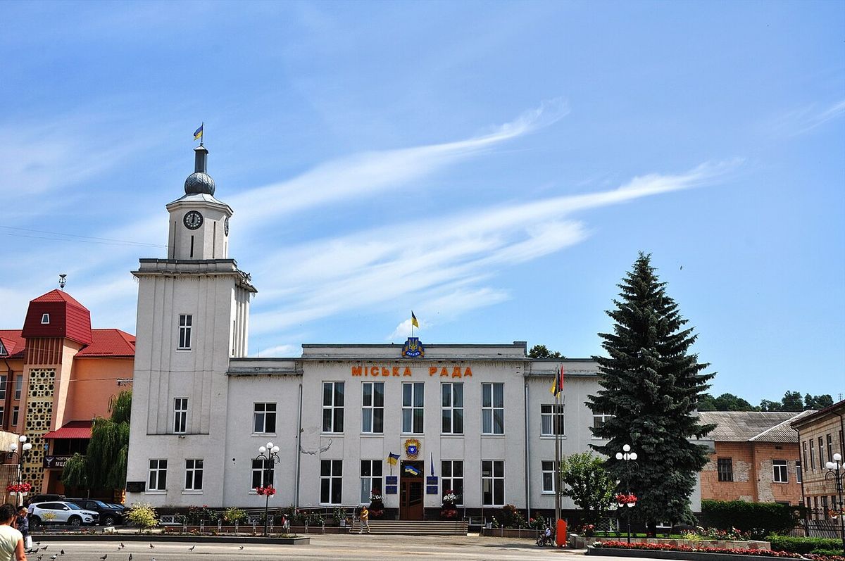Працівник пресслужби мерії Чорткова адміністрував групи для ухилянтів
