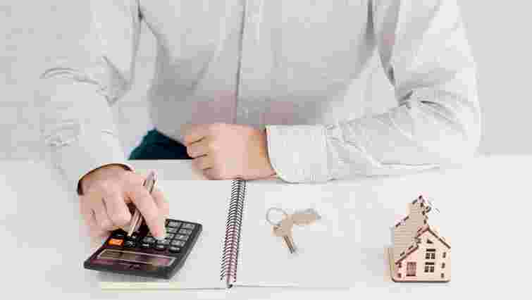 Хто боргує місту податок на землю? Топ-6 боржників Львова