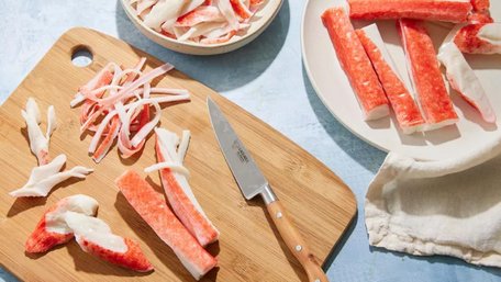 Смак взагалі не зіпсується: як швидко розморозити крабові палички