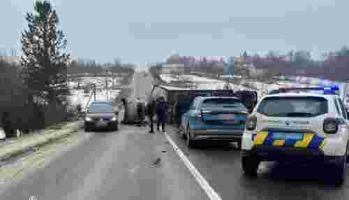 Водій вантажівки загинув у ДТП з легковиком поблизу Львова