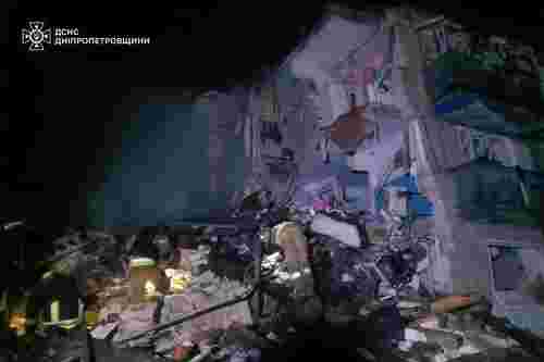 Росіяни вдарили авіабомбами по триповерхівці на Дніпропетровщині, є загиблі