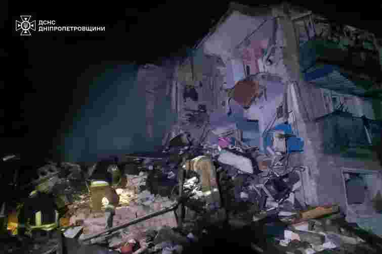 Росіяни вдарили авіабомбами по триповерхівці на Дніпропетровщині, є загиблі