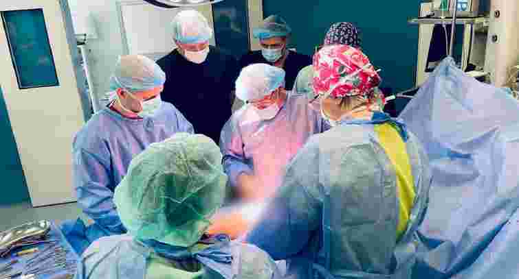 Українські і польські лікарі два роки боролися за здатність 11-річної дівчинки знову ходити