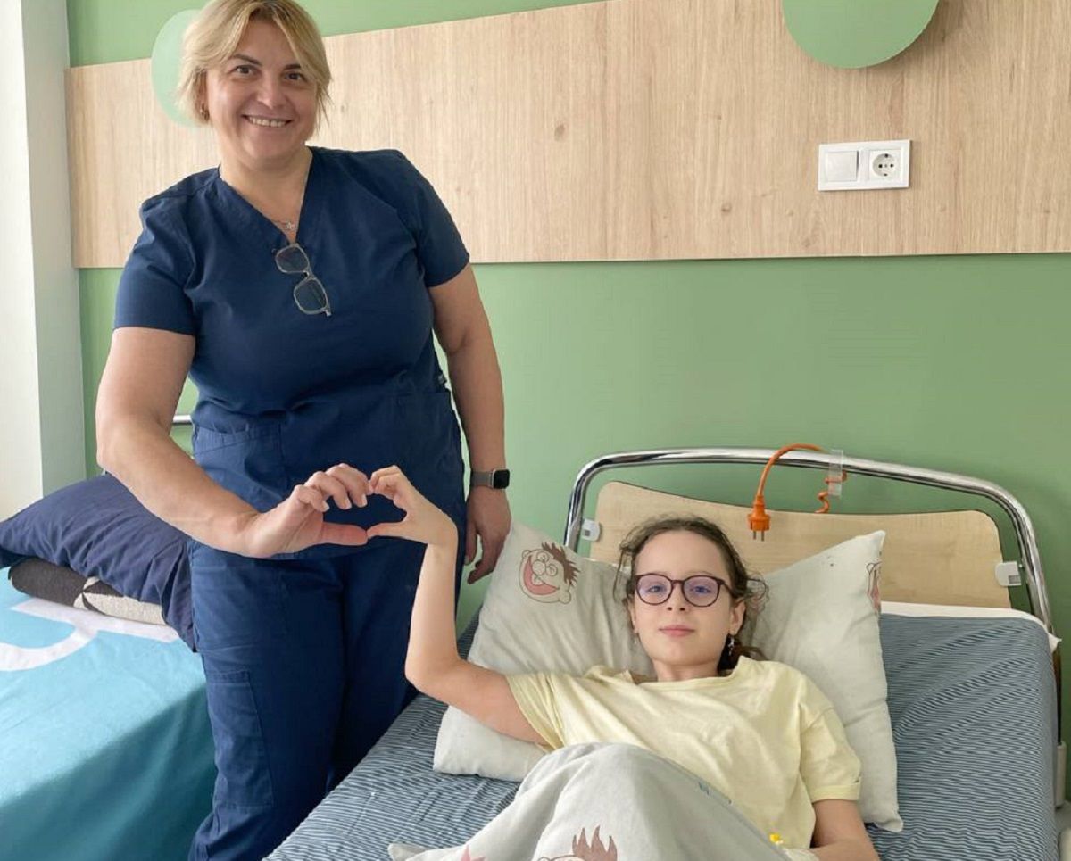 11-річна Оля з ортопед-травматологинею Галиною Гачкевич