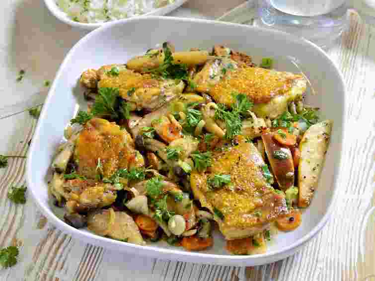 Хек з овочами на сковорідці. Рецепт дня