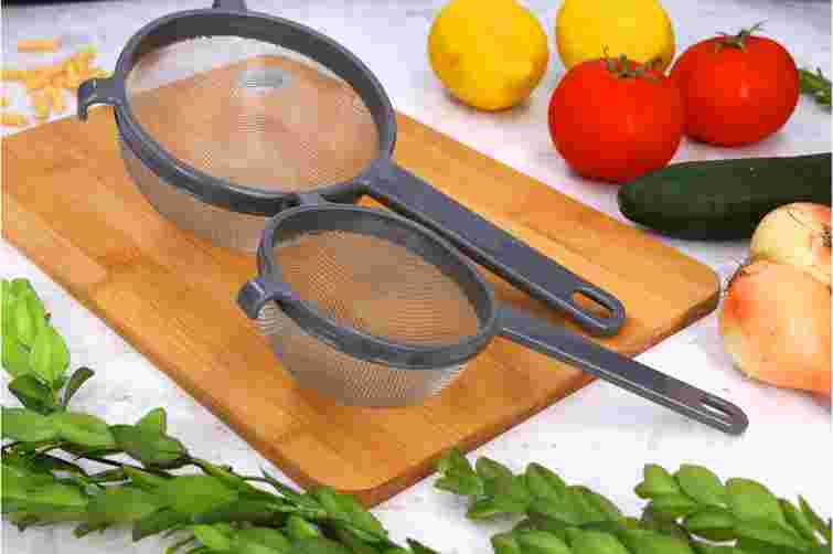 Знадобиться тільки друшляк: як посіяти дрібне насіння за хвилину