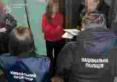 Лучанка примушувала трирічну доньку до зйомок у порнографії  