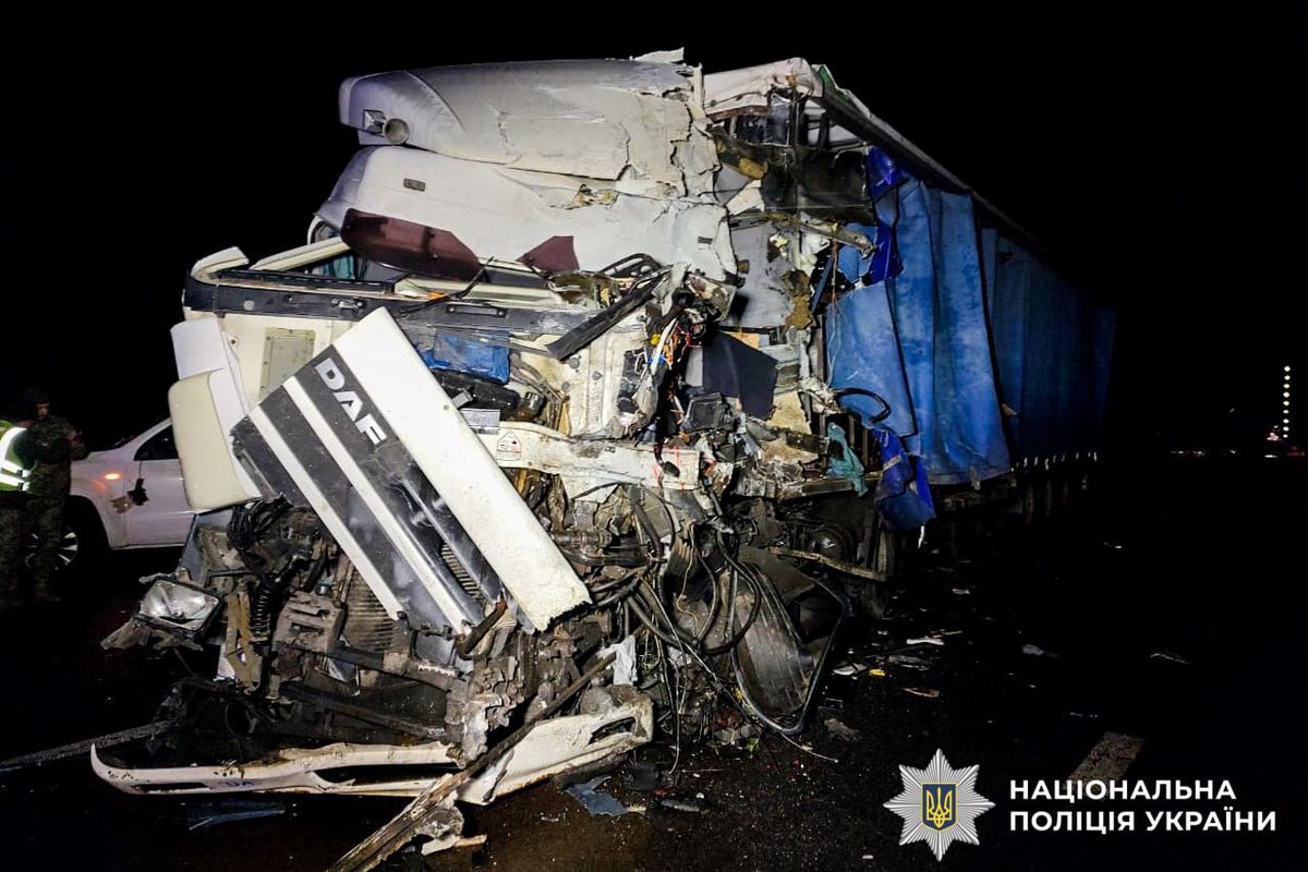 Водій вантажівки DAF загинув у ДТП за участі чотирьох авто на Рівненщині 