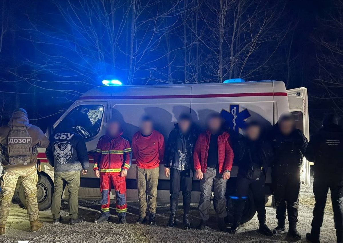 Ухилянтів на швидкій допомозі затримали на кордоні в Чернівецькій області